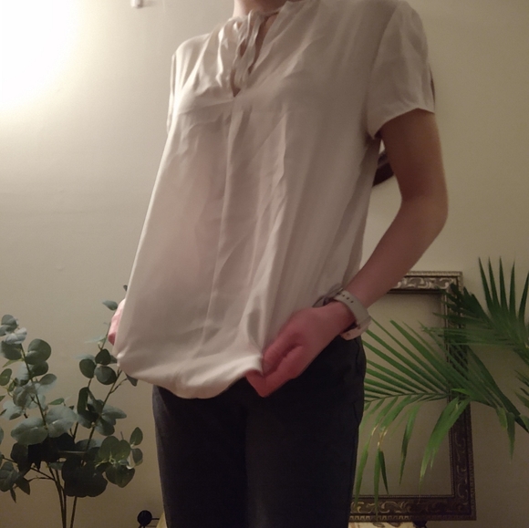 White blouse - Picture 2 of 6